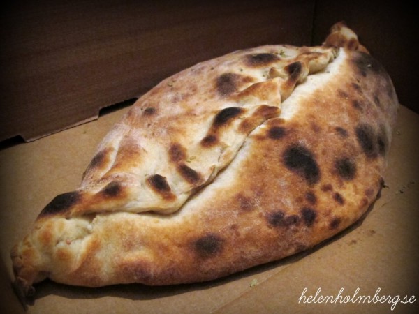 inbakad pizza calzone, från Mörarps gatukök & pizzeria