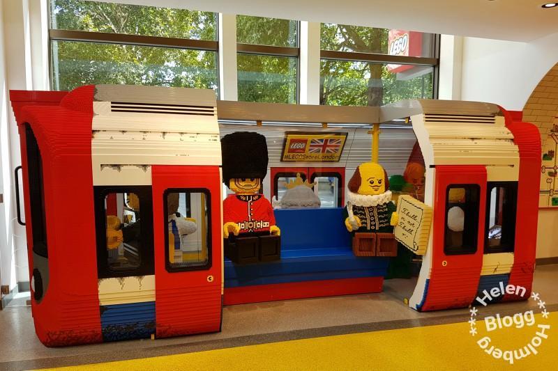 Besök på världens största Lego Store butik på Leicester Square i London